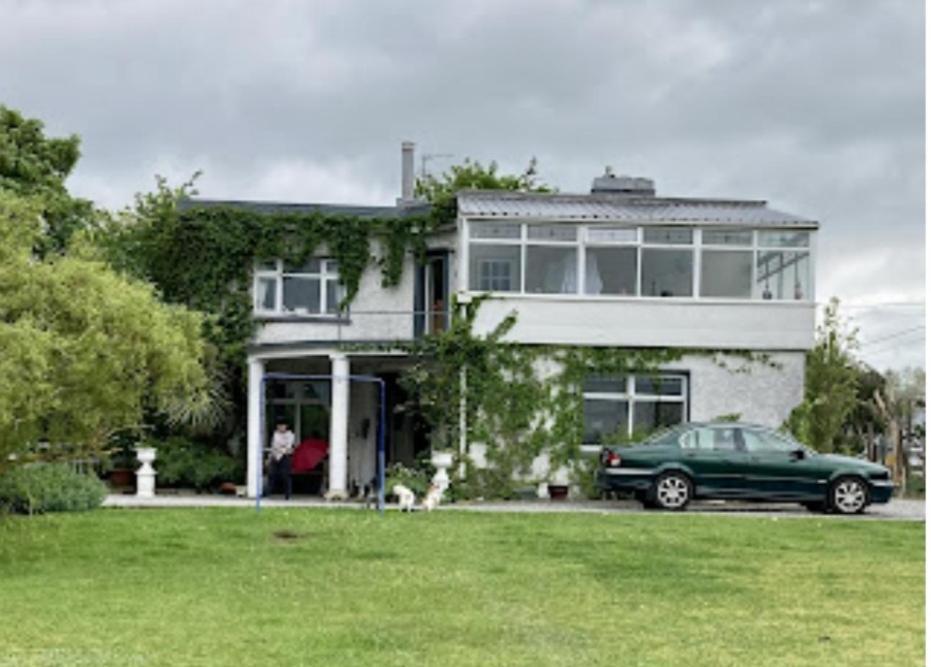 King Size Bed, Private Parking, Centrally Located Kilkenny Exterior photo